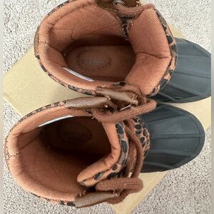 Sperry toddler boots size 8